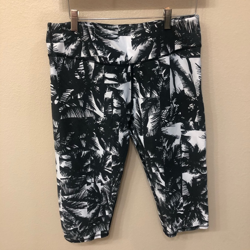Fabletics black and white palm tree leggings